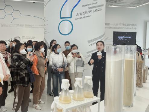 点击看大图 齐商银行开展“春日约会”客户答谢活动