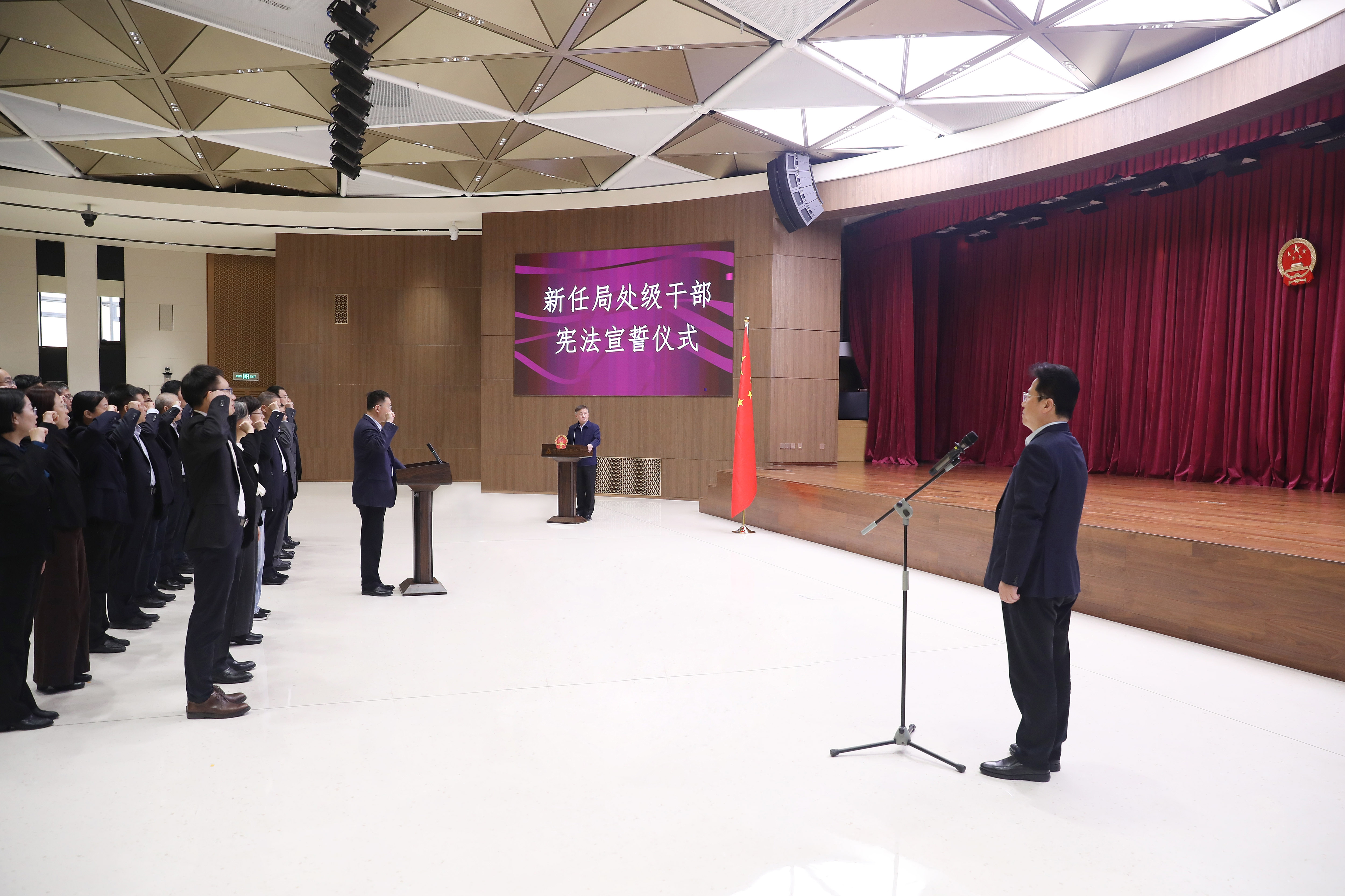 1766660798132665.jpg 2025122518243476614.jpg