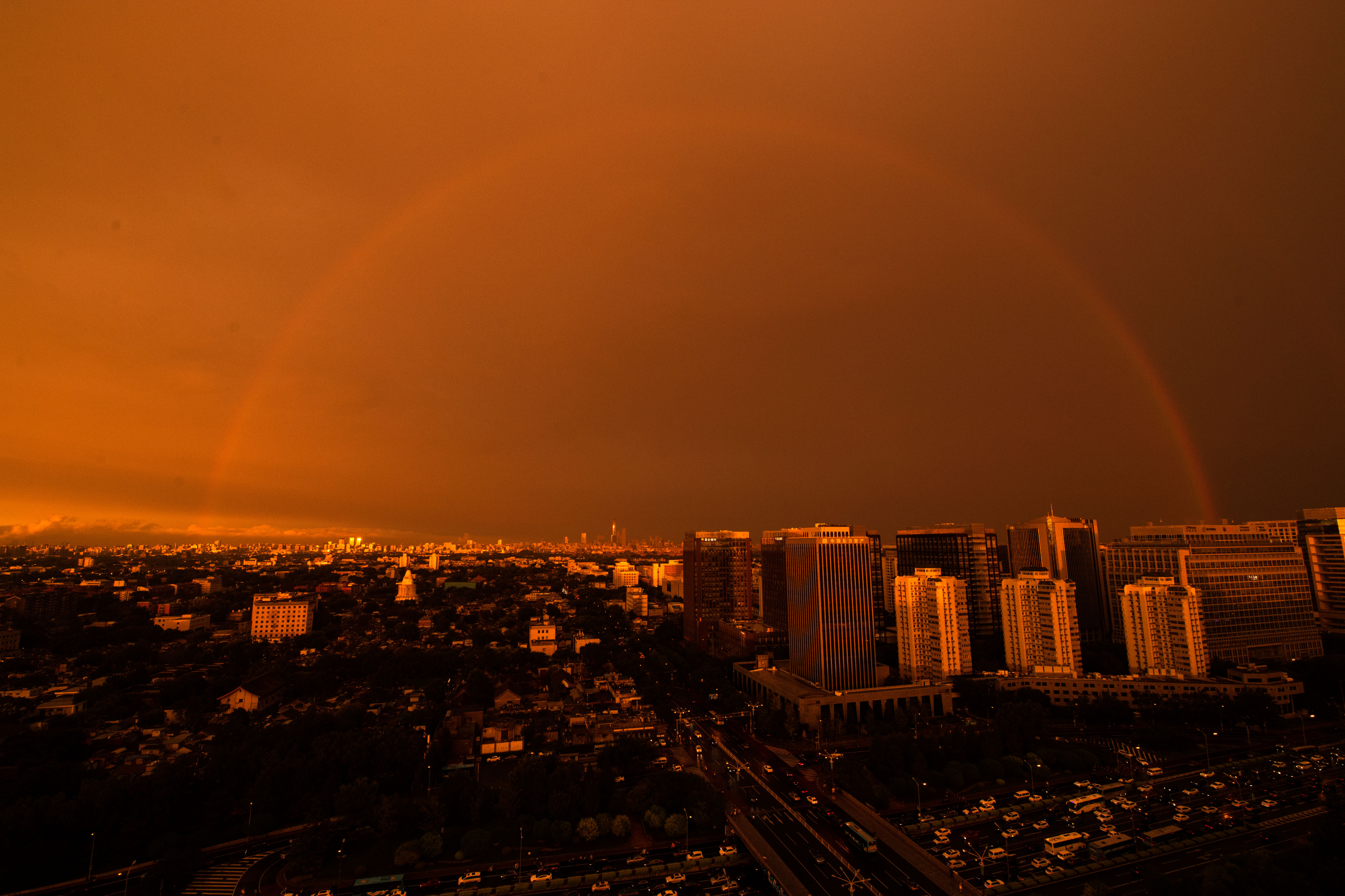 1755618786440001.jpg 2025年8月19日办公室窗前拍摄彩虹-2.jpg