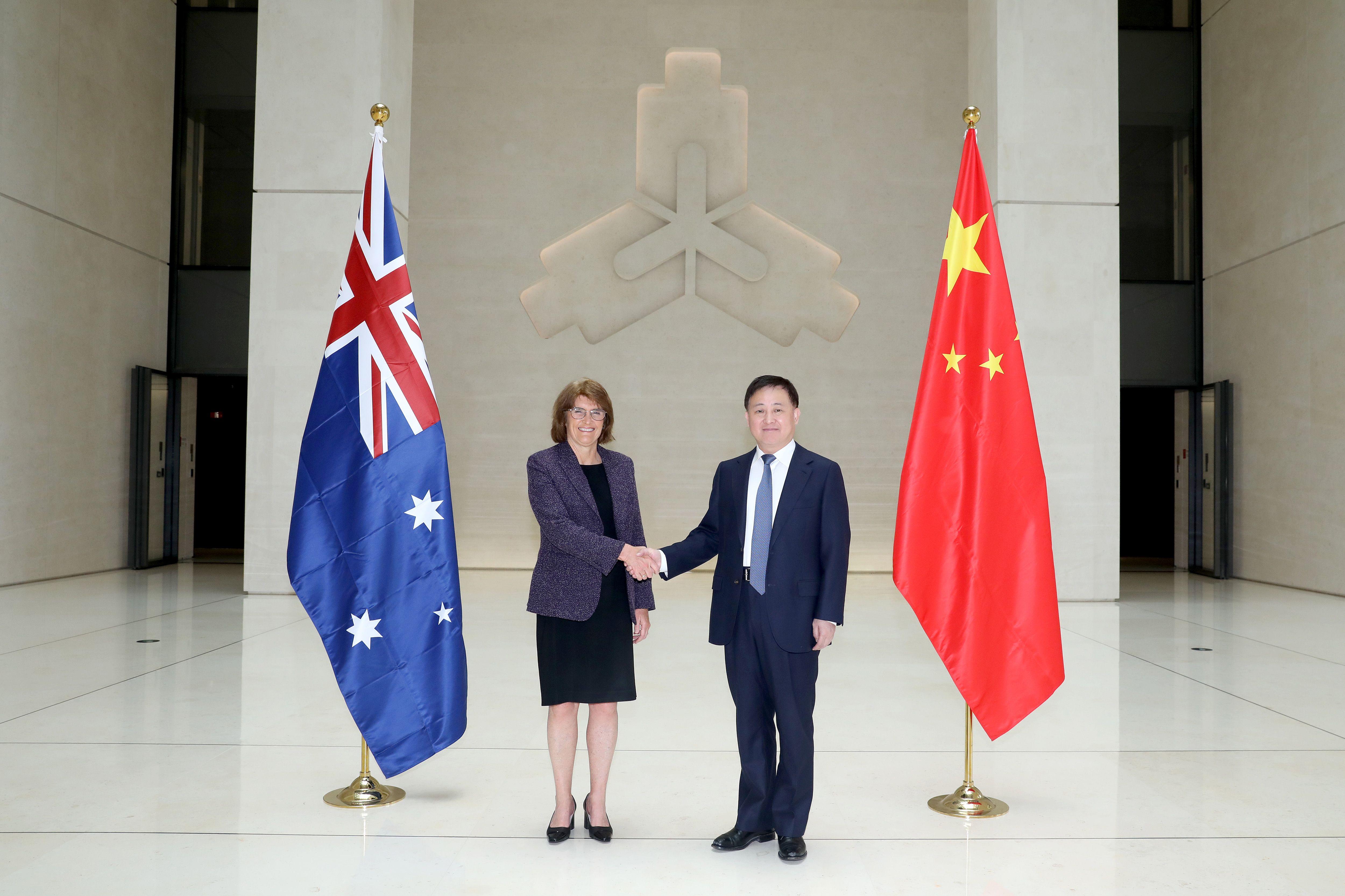 1748607479518688.jpg 3W5A6209.jpg