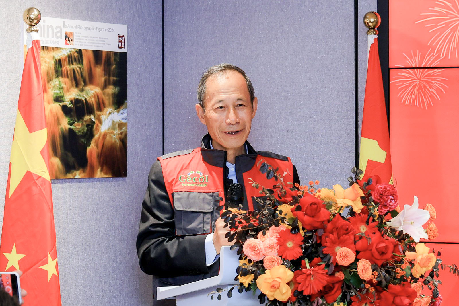 1740028837303954.jpg 5-1罗辑讲话.jpg