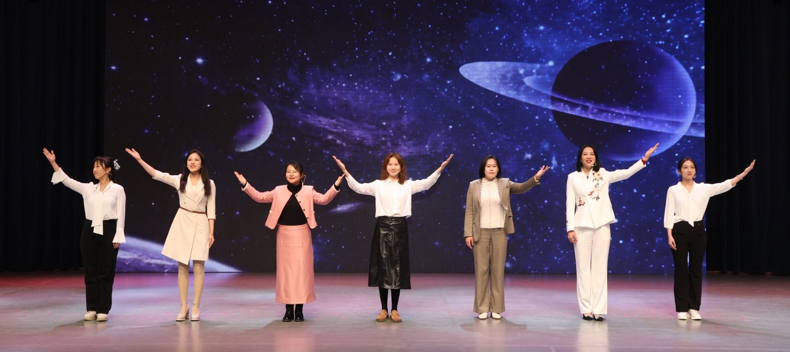 1733443690440044.jpg 21-第十二届颁奖仪式合影-展演1.jpg