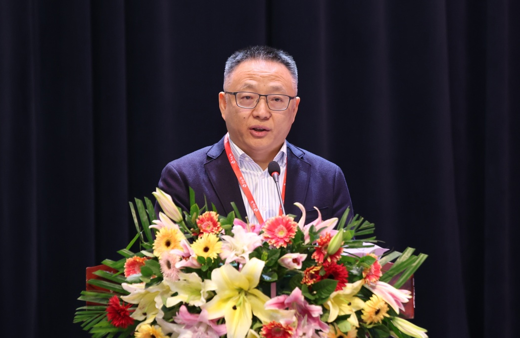 1733442940395884.jpg 2-第十二届颁奖仪式合影-童杰.jpg