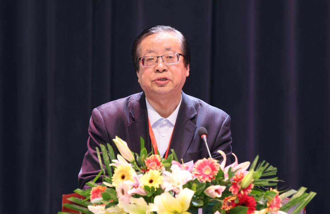 1733442988816161.jpg 3-第十二届颁奖仪式合影-郝振省.jpg