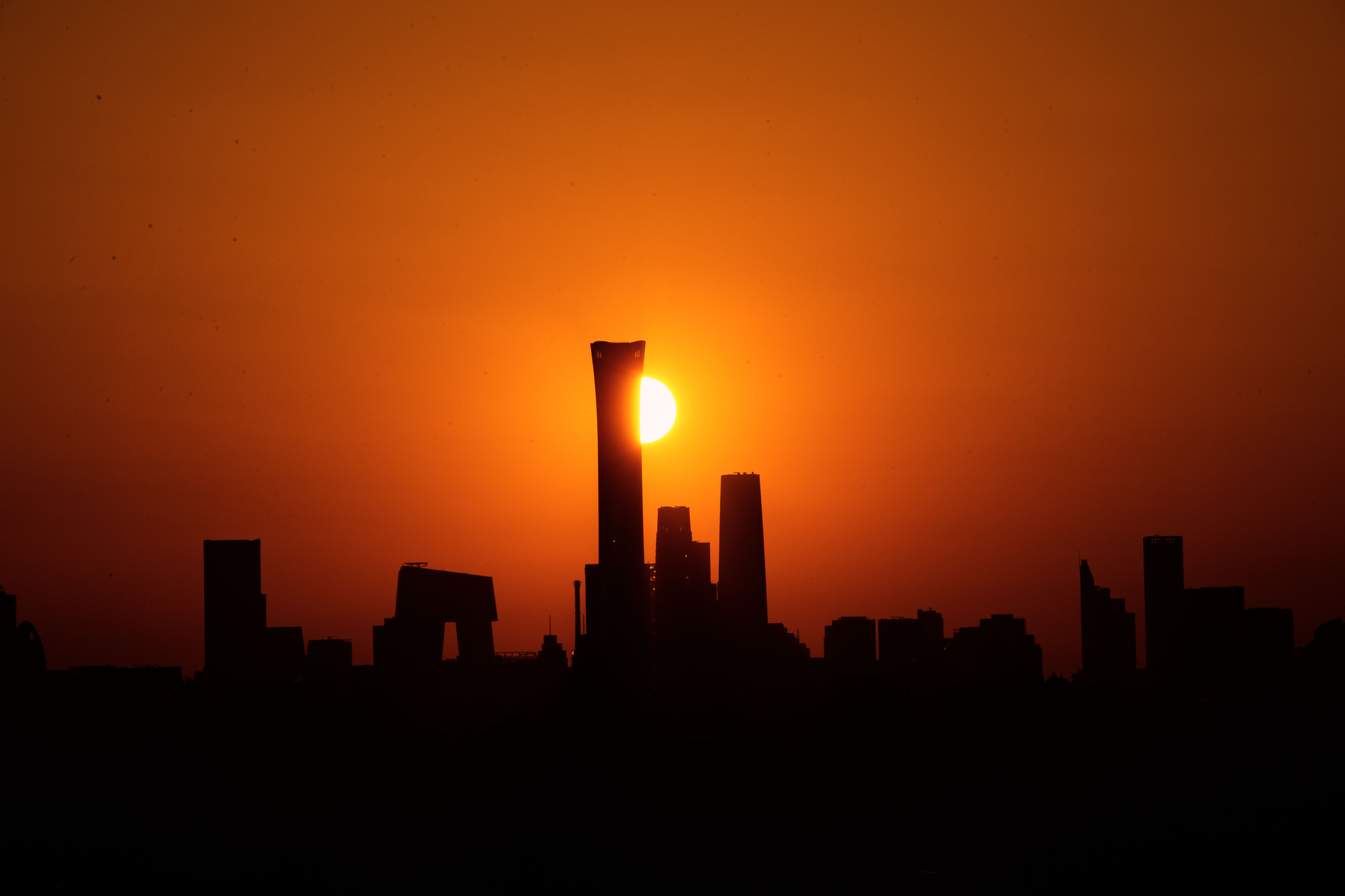 1709864440757589.jpg 2024年3月8日办公室拍摄中国尊日出-7.jpg