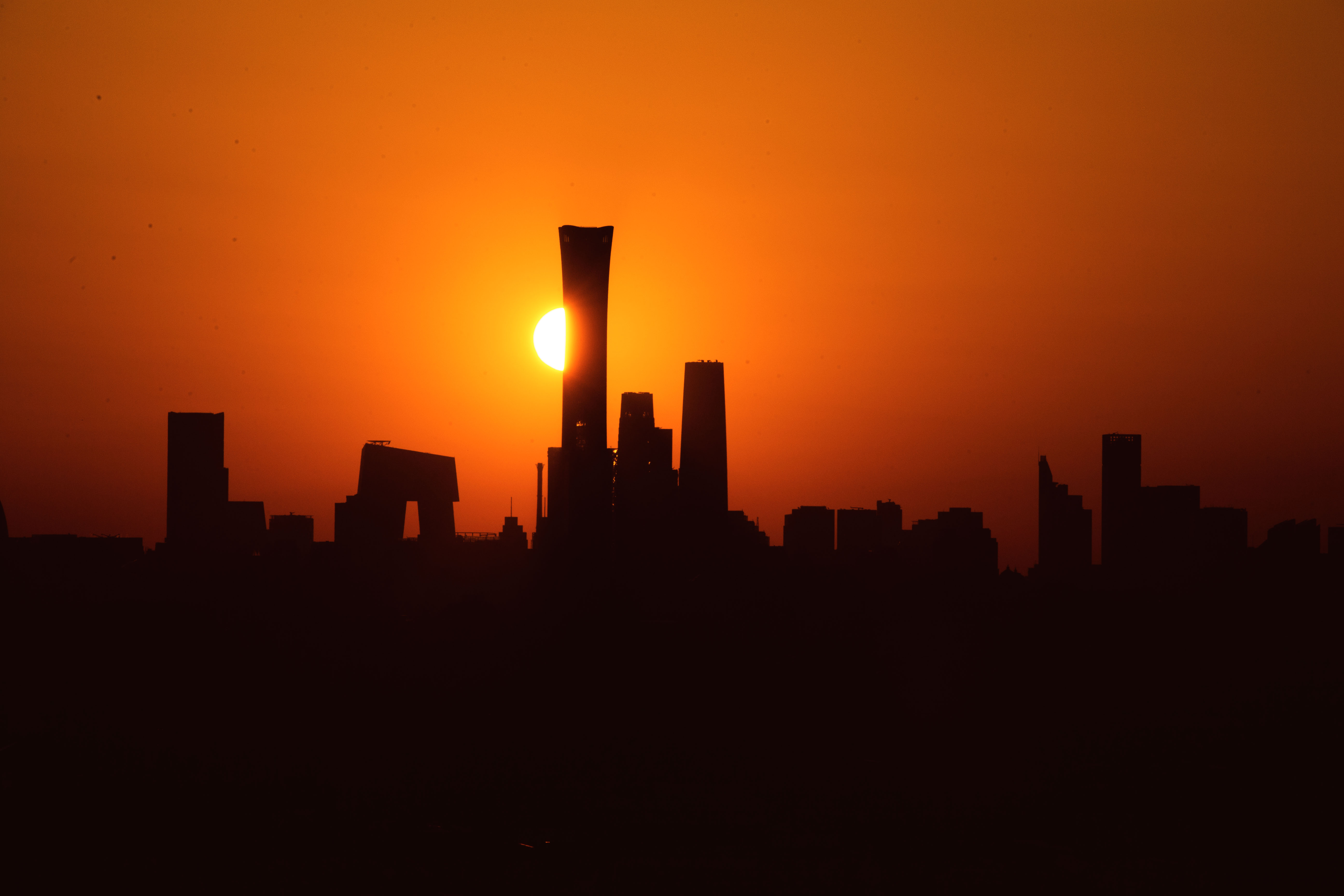 1709864428351750.jpg 2024年3月8日办公室拍摄中国尊日出-6.jpg