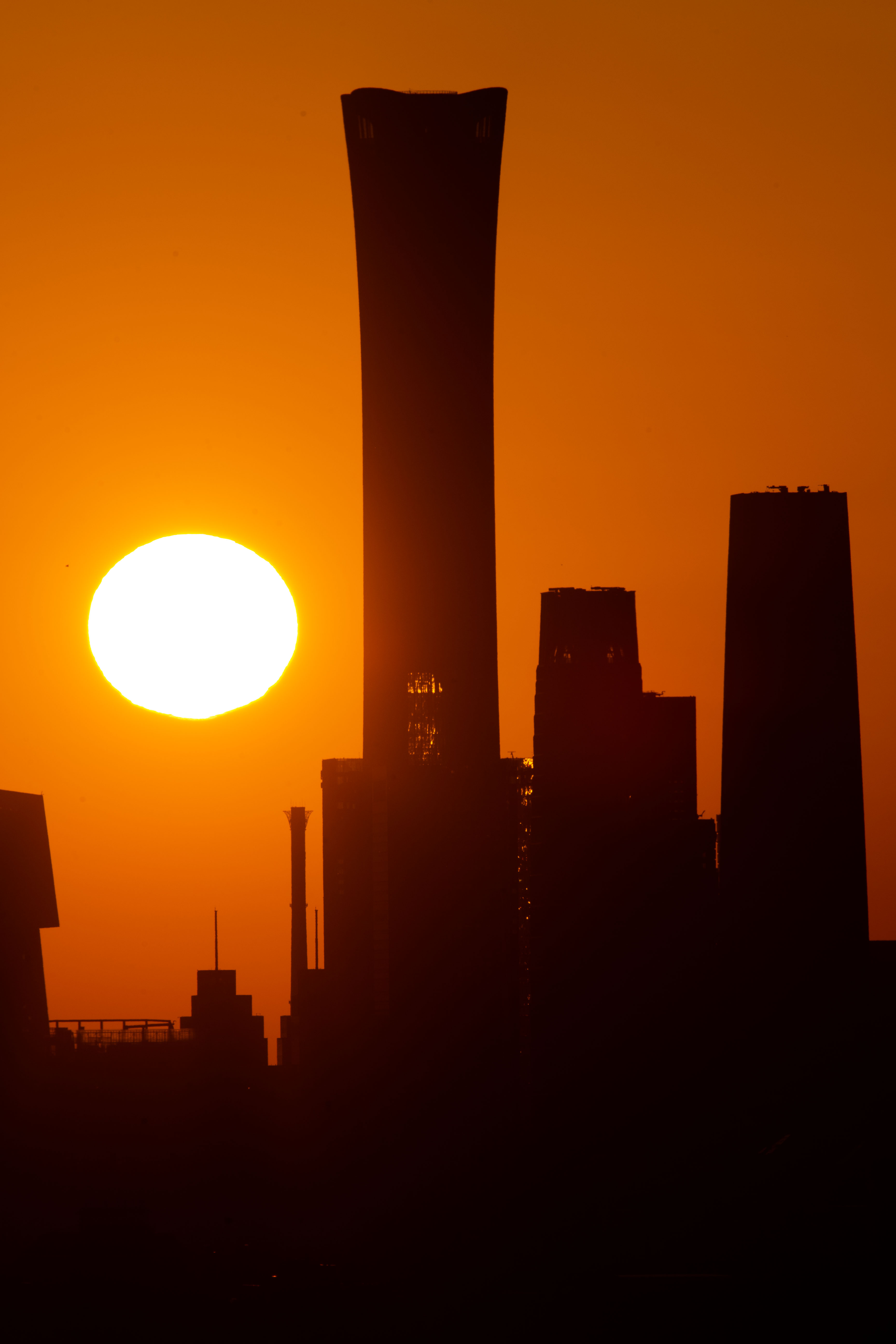 1709864519218049.jpg 2024年3月8日办公室拍摄中国尊日出-4-1.jpg