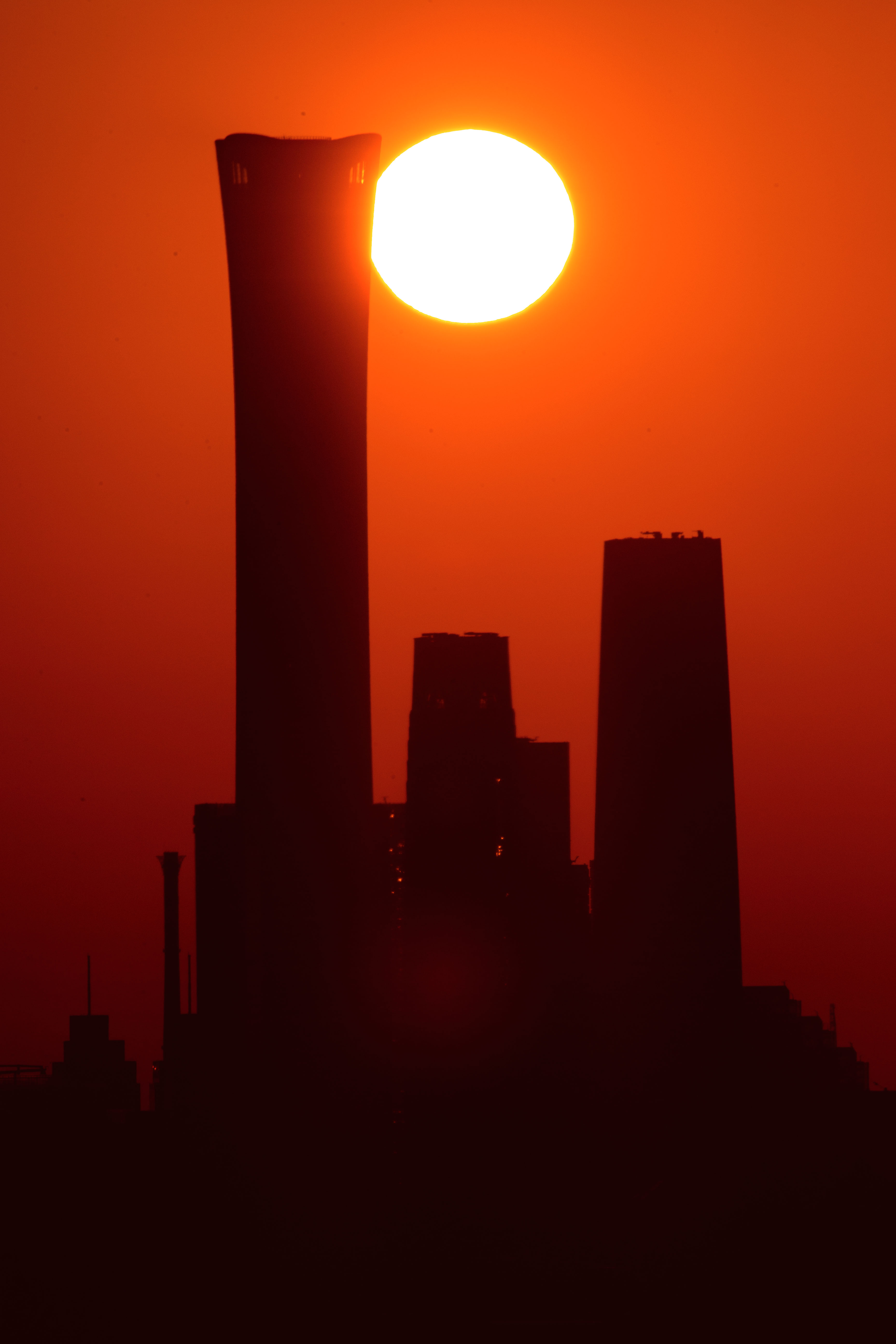 1709864632312123.jpg 2024年3月8日办公室拍摄中国尊日出-7-1.jpg