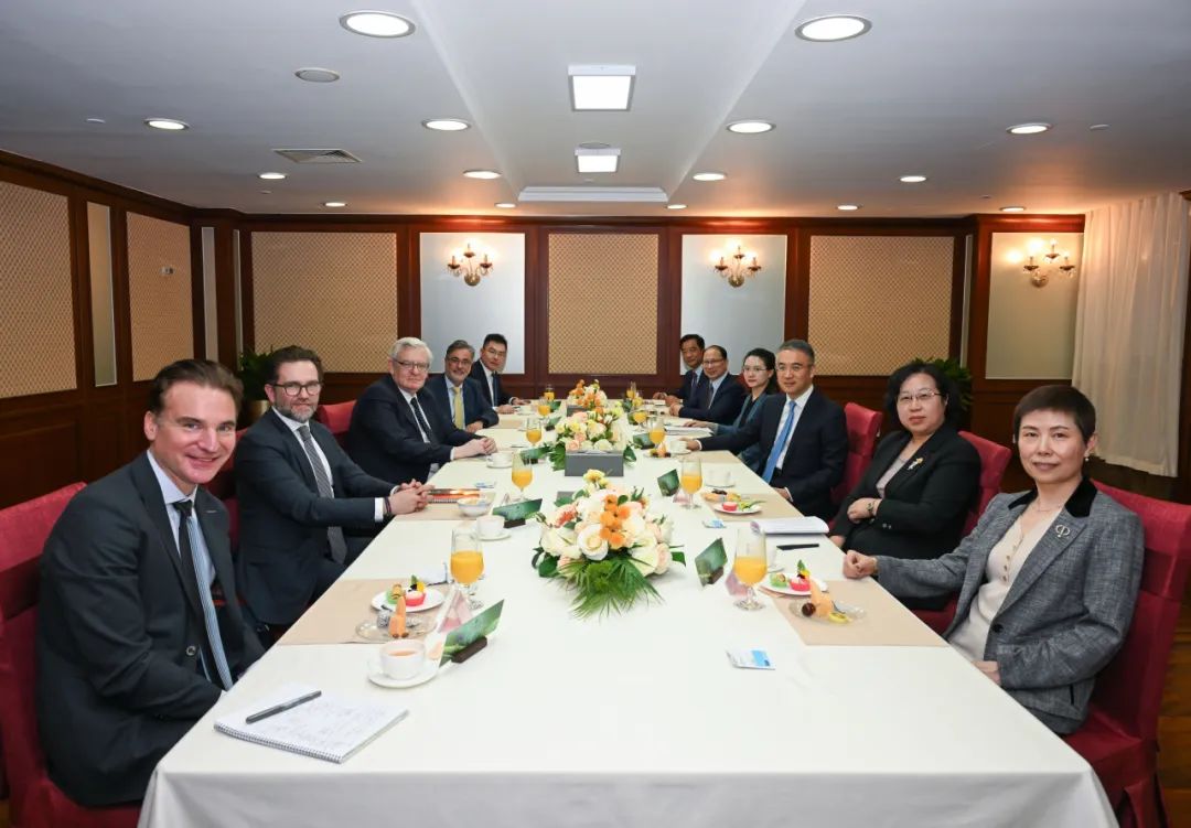 1711033532806209.jpg 640.jpg