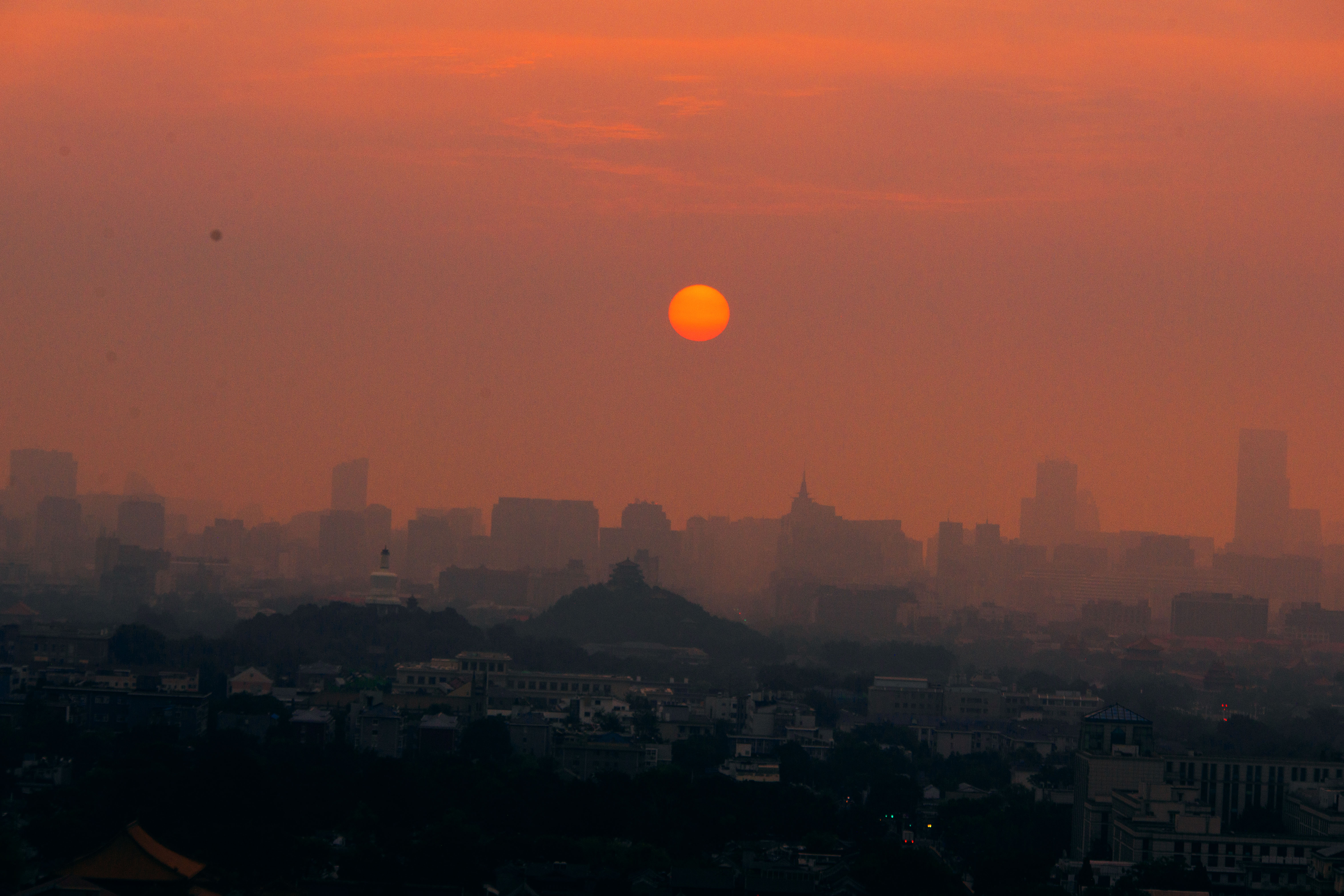 1726702821854467.jpg 2024年9月19日星期四早晨办公室拍日出-2.jpg