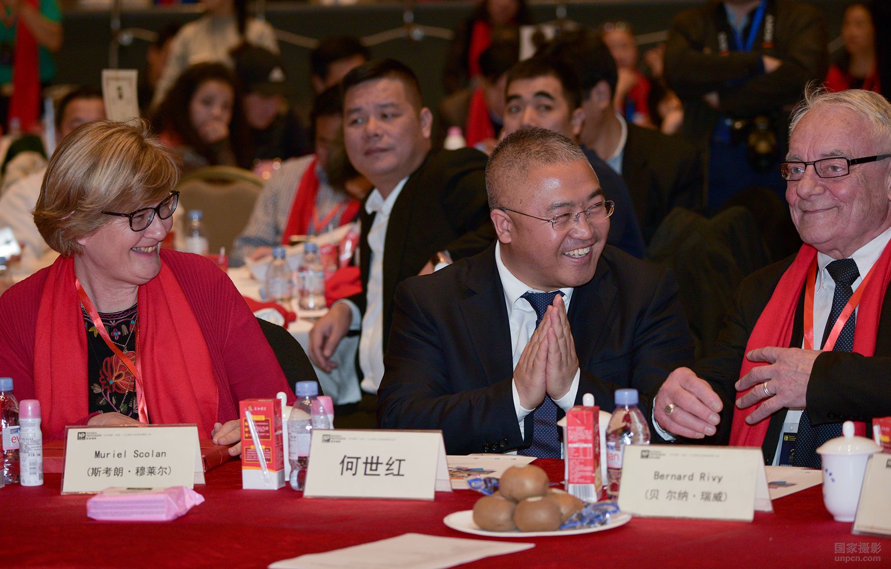 2017��3���������������뷨��������ѧ����������������������˴�Ƕ�������з����������и��г�Bernard Rivy(�����ɡ�����)�������������̺ӹ�ʡ��ʡ�� Muriel Scolan(˹���ʡ�������)Ůʿһͬ��ϯ������Ӱ(����)����ߵ���������Ӱ�������Ϊ2016��Ƕ�����������������佱��.jpg